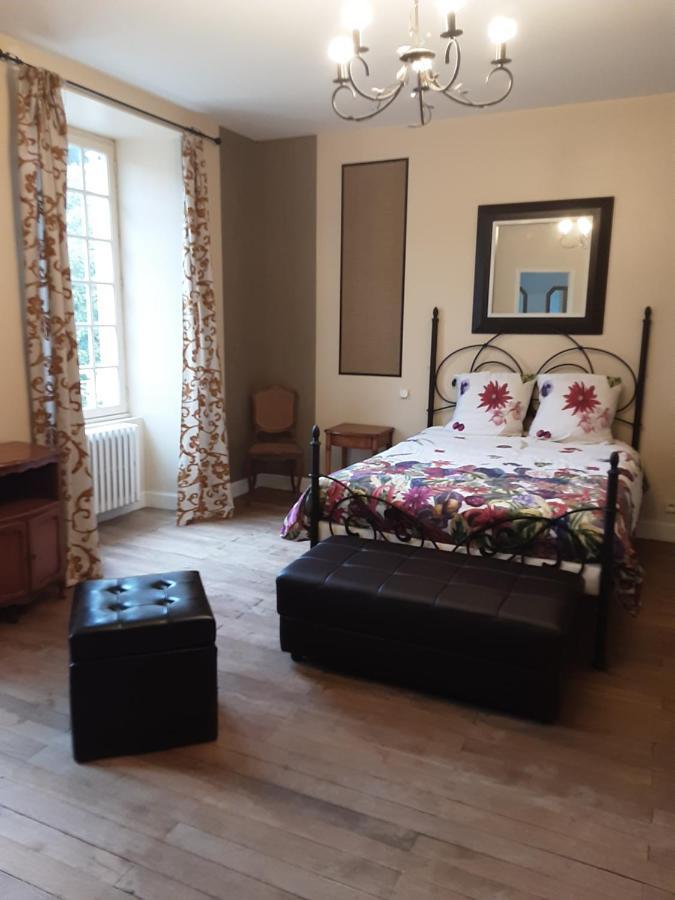 Bed and Breakfast Chateau De La Touche Savigny-Levescault Экстерьер фото